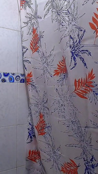 Mi-am prins verișoara vitregă făcând duș și a implorat sperma mea (vedere la persoana 1)