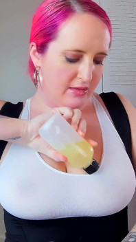 Pipe, branlette espagnole, éjaculation entre des seins huileux