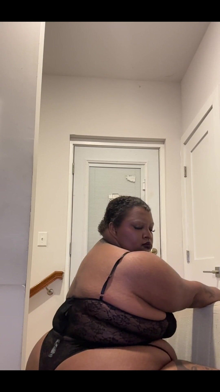 Monique Starr: Can I Ride You Like This?
