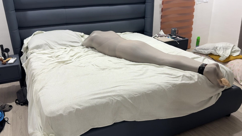 Mean Asian Wife: Külotlu çoraplı koza içinde mumyalanmış naylon içinde kaplanmış savunmasız