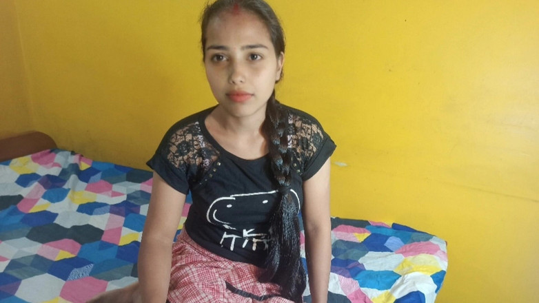 Local XXX Video: Hintli randi genç kız sulu amını yalıyor ve parmaklıyor