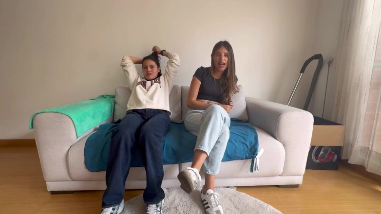scarlettandc: La mia ragazza mi mostra il suo feticcio annusando e...