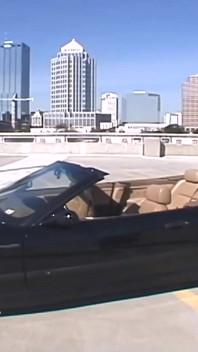 De enorme tieten van Mindys zijn volledig te zien in Tampa