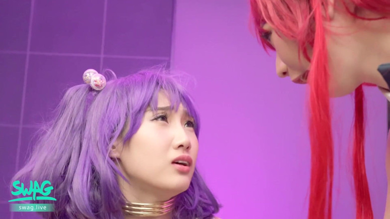 SWAG.live: Awek cosplay menjolok antara satu sama lain, dikongkek oleh orang...