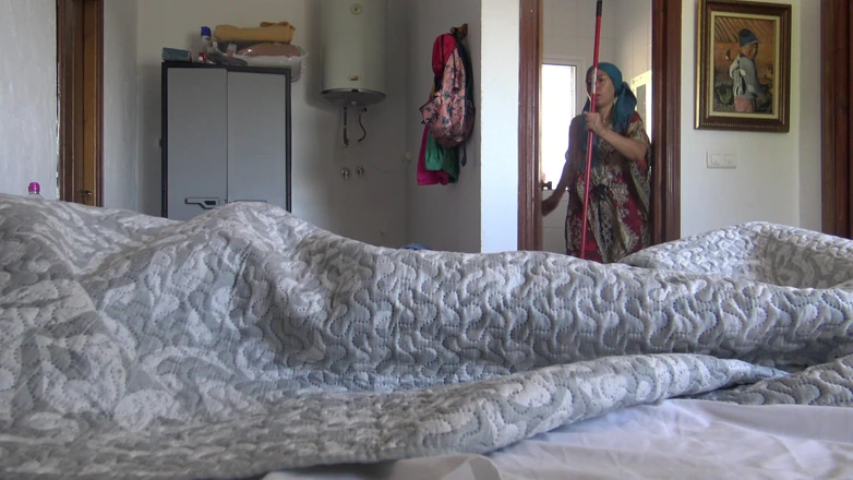 Souzan Halabi: शरारती तुर्की होटल नौकरानी को उसका पहला बड़ा काला लंड अनुभव है