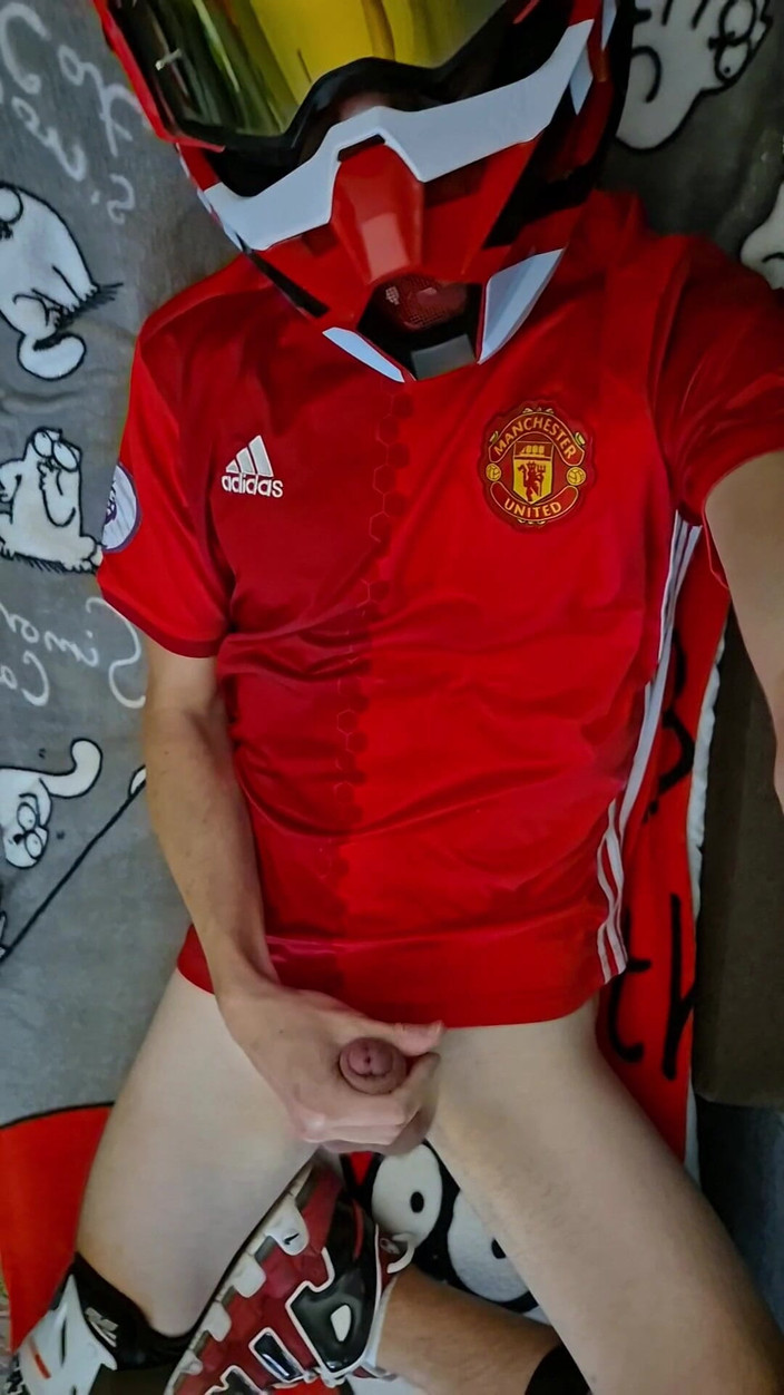 Sneakersmax98: T셔츠 입은 거유 사정