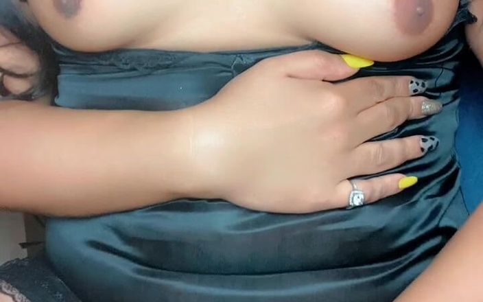 Sissyboykiki: Mollige trans spielt mit dickem arsch und sperma