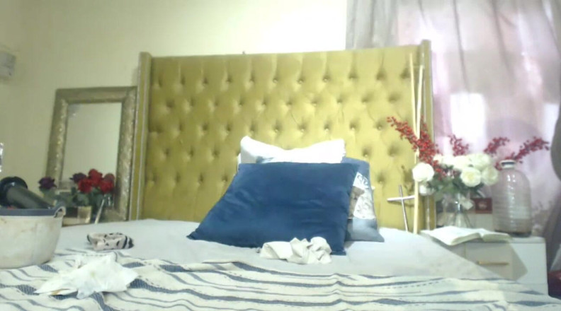 Legendary Booty Overdose: Černá milfka plive fetiš a škádlení prsou