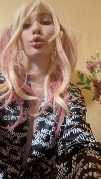 Sweet Teen Elza Kom