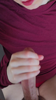 Enorme cumshot direct op mijn nieuwe topje!