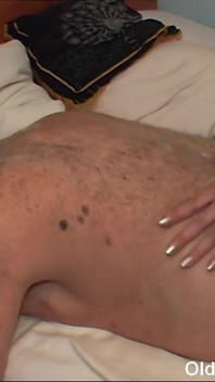 Olds šukají panenky - děda Mireck šuká sexy holku Sarah Star