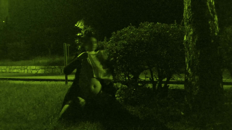 Toilet Mommy: Pissend en aftrekkend op mijn naakte hoer in netkousen aan...