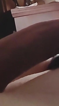 Velký táta Cock Prosí o Sexy Mraky. a dostane je. První 3, aby video obdrží také další nezbedné nepublikované video
