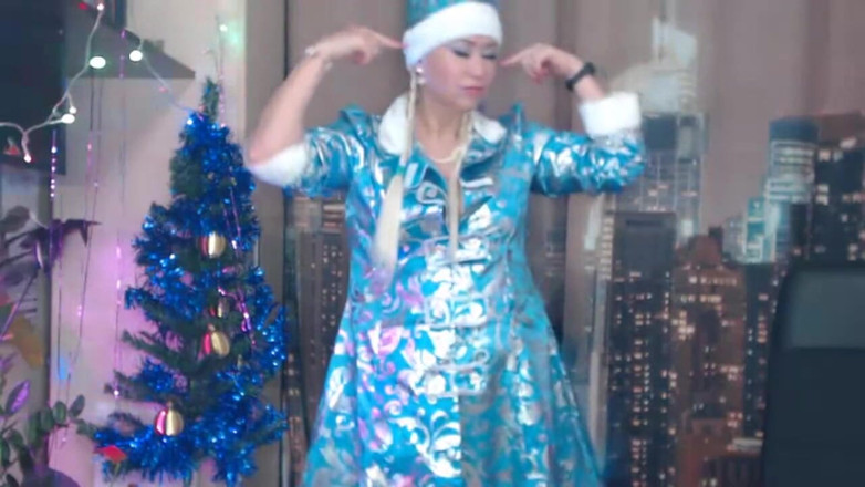AimeeParadise: Ritual dances of a mature SnowMaiden to challenge the coolness....