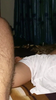 Je me masturbe secrètement en regardant la vidéo maison indienne à gros cul de ma belle-sœur