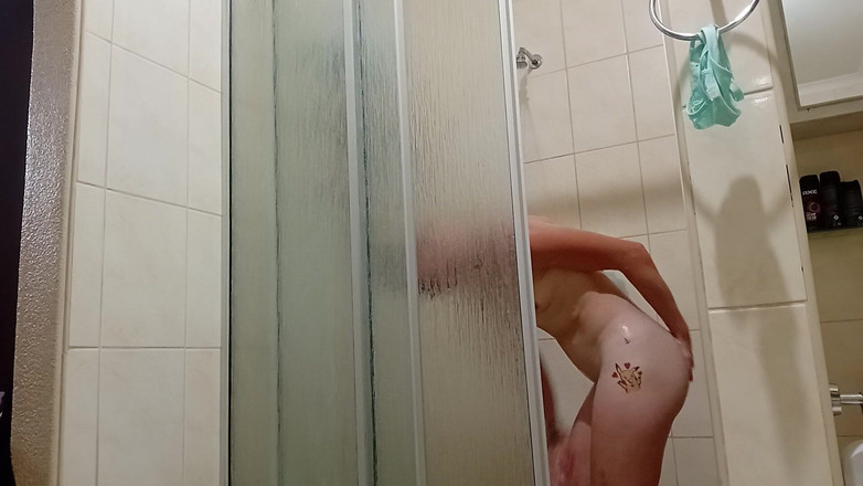 18blondteen: Een neukvideo maken voor mijn vriendje toen hij aan het...