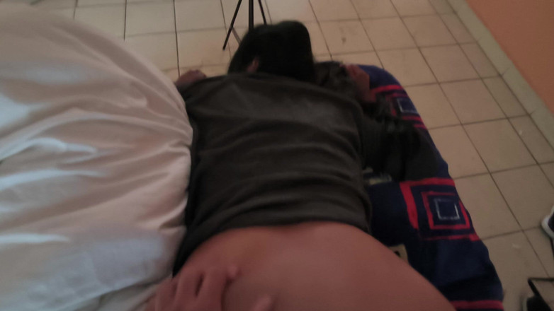 Moo DBOXXX: 我的阴户因这么多的性爱而痛！她是成熟的克里斯蒂安，我整天不间断地做爱
