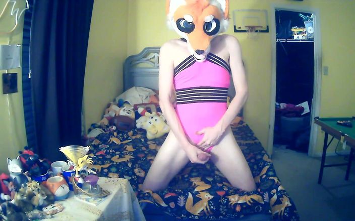 FoxieHikari: Foxxo стриптизує і доїть себе в рожевому Swimsuit.mp4