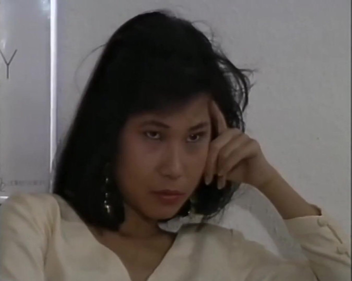 Asian Mature Climax: Brunette asian in stockings gets anally spitroasted in threesome