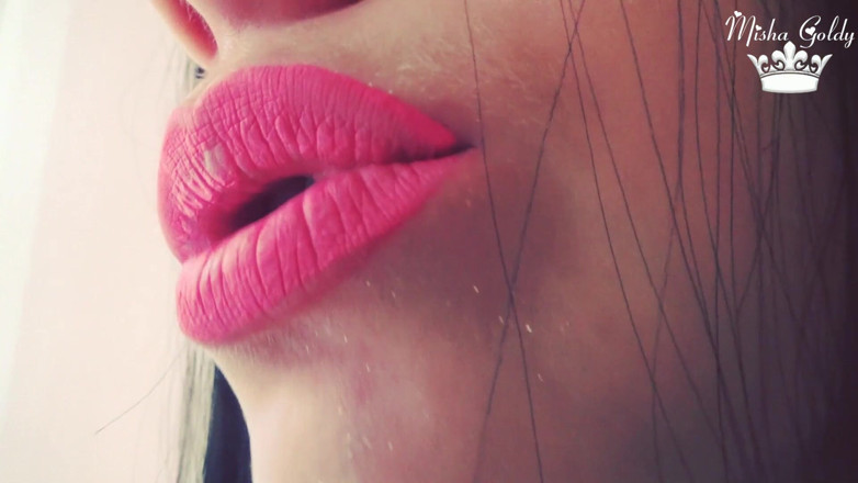 Goddess Misha Goldy: Neon pink lipstick
