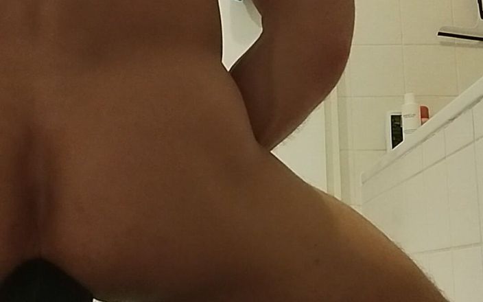 Damaged Hole: Reite Meinen Extrem Grossen Schwarzen Dildo Bis Ich Ein Harten...