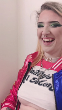 Gioco solista di cosplay di Harley Quinn