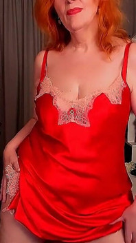 Une Rousse En Lingerie Écarlate Vous Rend Folle