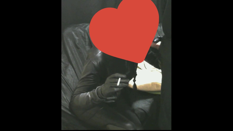 Peternorthlegend: Isteri merokok dalam sarung tangan kulit berkongkek handjob dan pancutan...