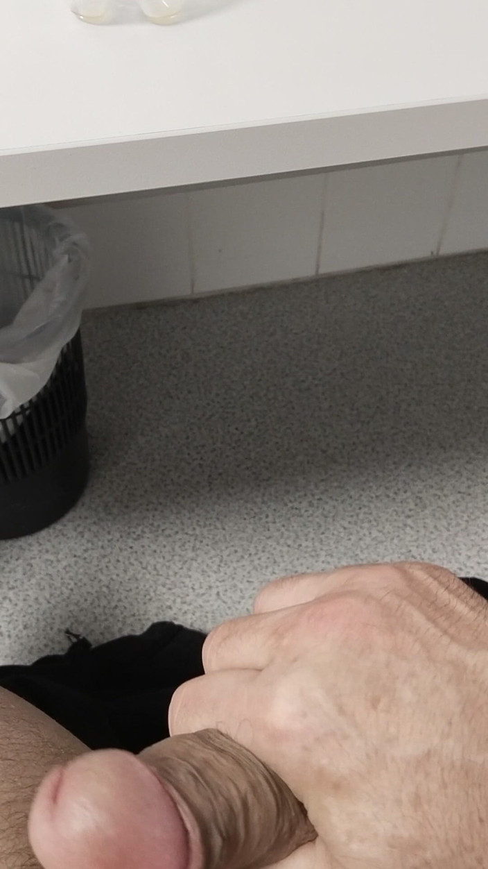 Leo 41: Leo Strocking在厕所