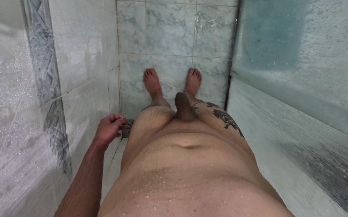 Lkdick8: Un chico gordito toma una ducha