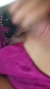 Priya si kakak ipar india lagi asik nyepong kontol tukang ledeng