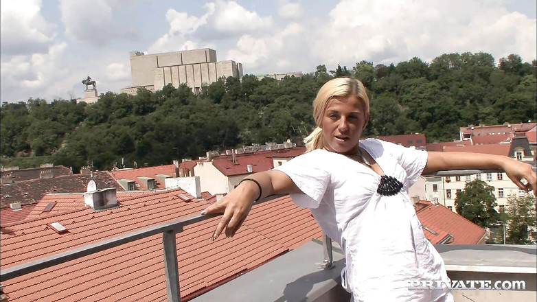 Private.com: プライベートチェコのベイブはスパで性感マッサージを受ける