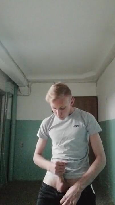 Dick Boys Studio: Вирішив дрочити на вході