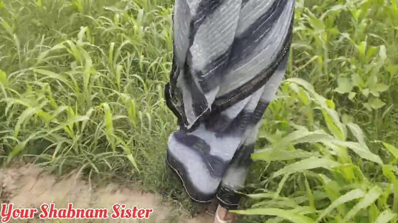 Hot Nisha bhabhi: India del pueblo vistiendo sari y follando en el campo