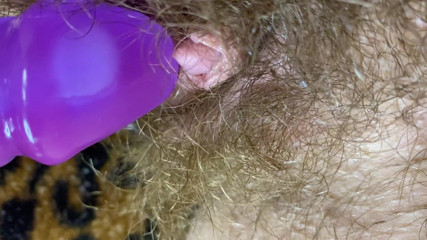 Cuteblonde666: Cewek sange ini lagi asik masturbasi memeknya pakai vibrator - closeup -...