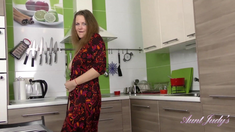 Aunt Judy's: Ziajudys - milf pelosa amatoriale Afeena - divertimento in cucina