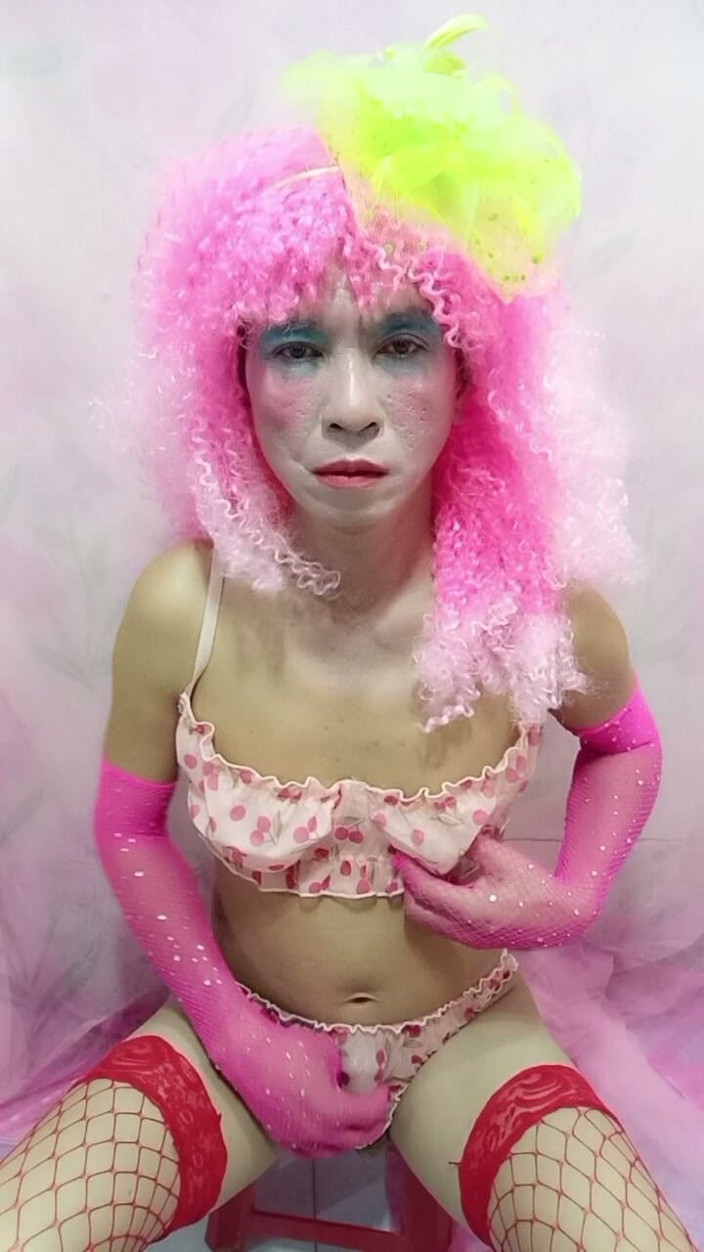 nguyen dang thien tri: Oanh Le Transgender vestindo roupas sensuais