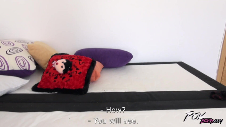 POV Bitch: Une salope extrêmement sexy est venue baiser la bite