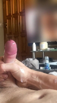 Une vierge squirte extrêmement lentement