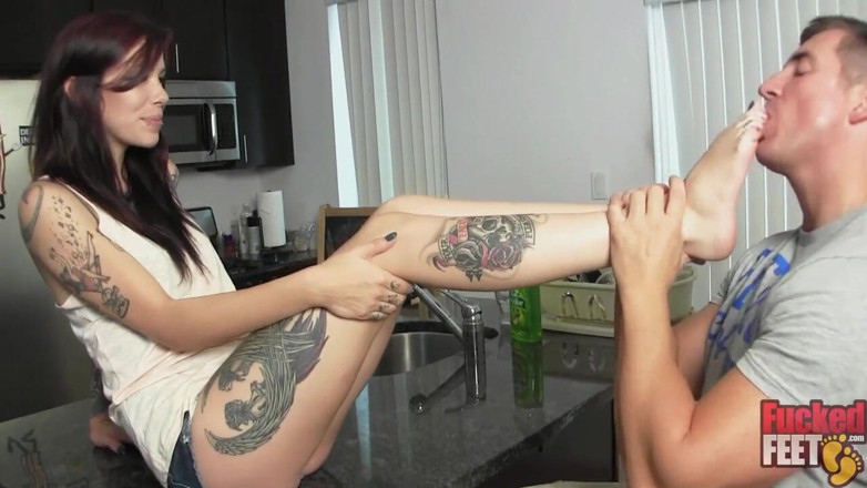 Fucked Feet: ¡Krysta Kaos Philly pies! Fuckedfeet
