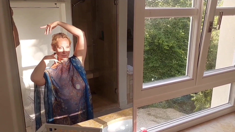 Selena701: 赛琳娜享受她的日常性爱游戏之一