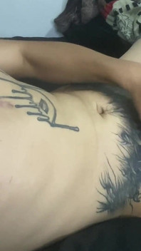 Homosexualul se masturbează solo în vacanță