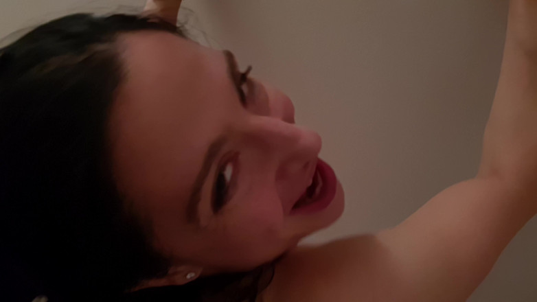 DedeDeville: Sex foarte riscant pe scările Dada Deville