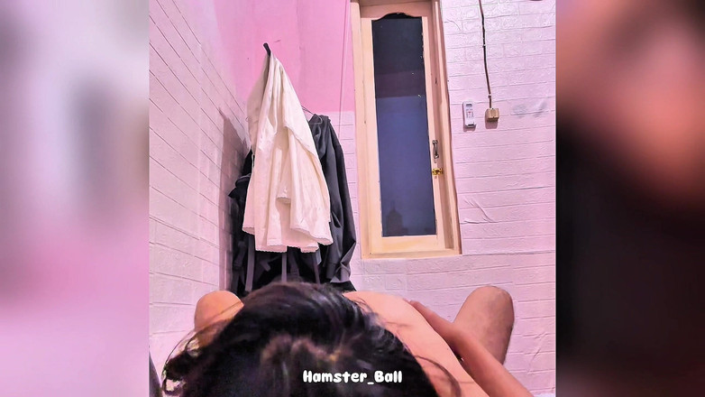 Hamster_Ball: Видео от первого лица: Малайская девушка испытывает оргазм с индийским членом