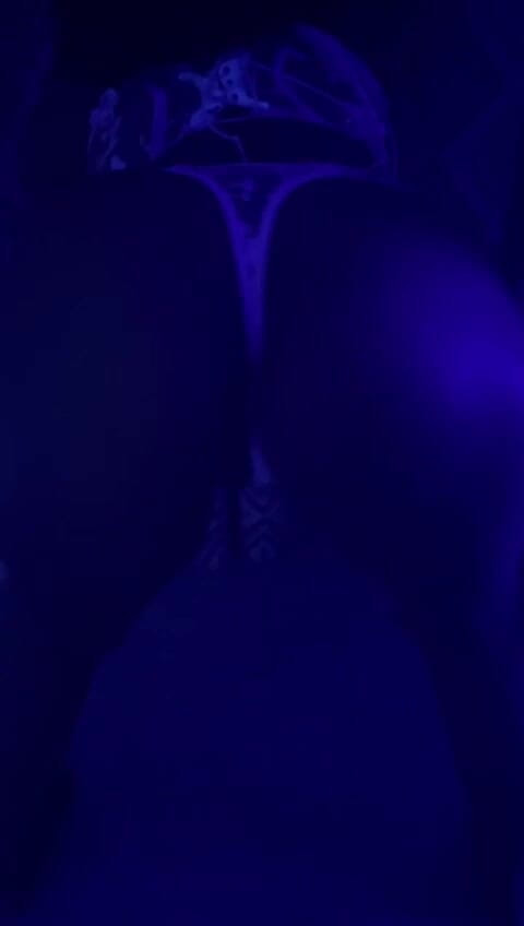 Caramela Sluty Wife: Twerking Hot MILF