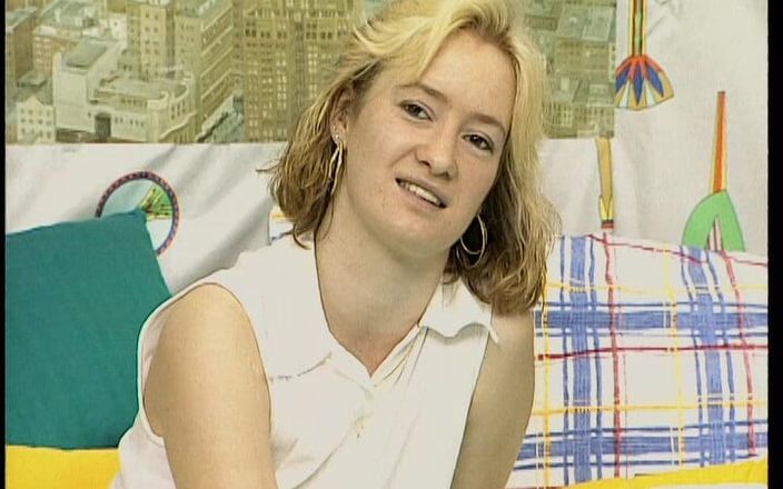 YOUR FIRST PORN: Zarte Muschipflege Mit Vanessa - chăm sóc âm hộ dịu dàng với...