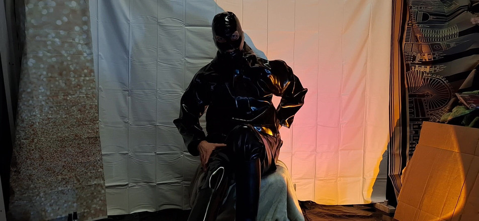 Dreamofevolution: Farmerrain Rainwear dan Latex Mask