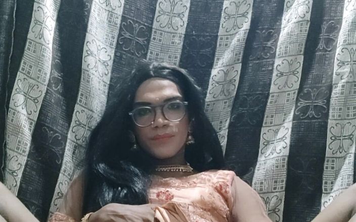 Keerthanakeerthi95: 인도 전통 레한가에서 사정하고 정액을 먹는 인도 쉬멜
