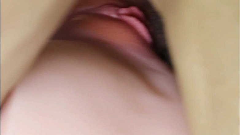 SEXY_GUYBEST: 彼女の細いお尻を貫き、彼の良いオーガズムをクローズアップしてそこに残した