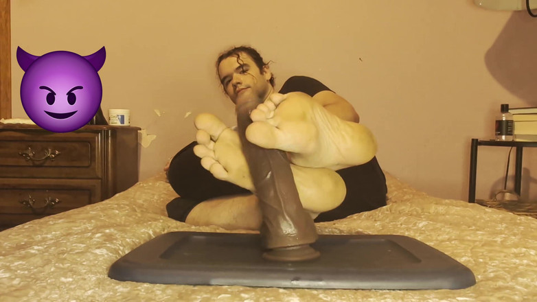 Miss Dimples: Dopo l'allenamento bbc dildo sega con i piedi